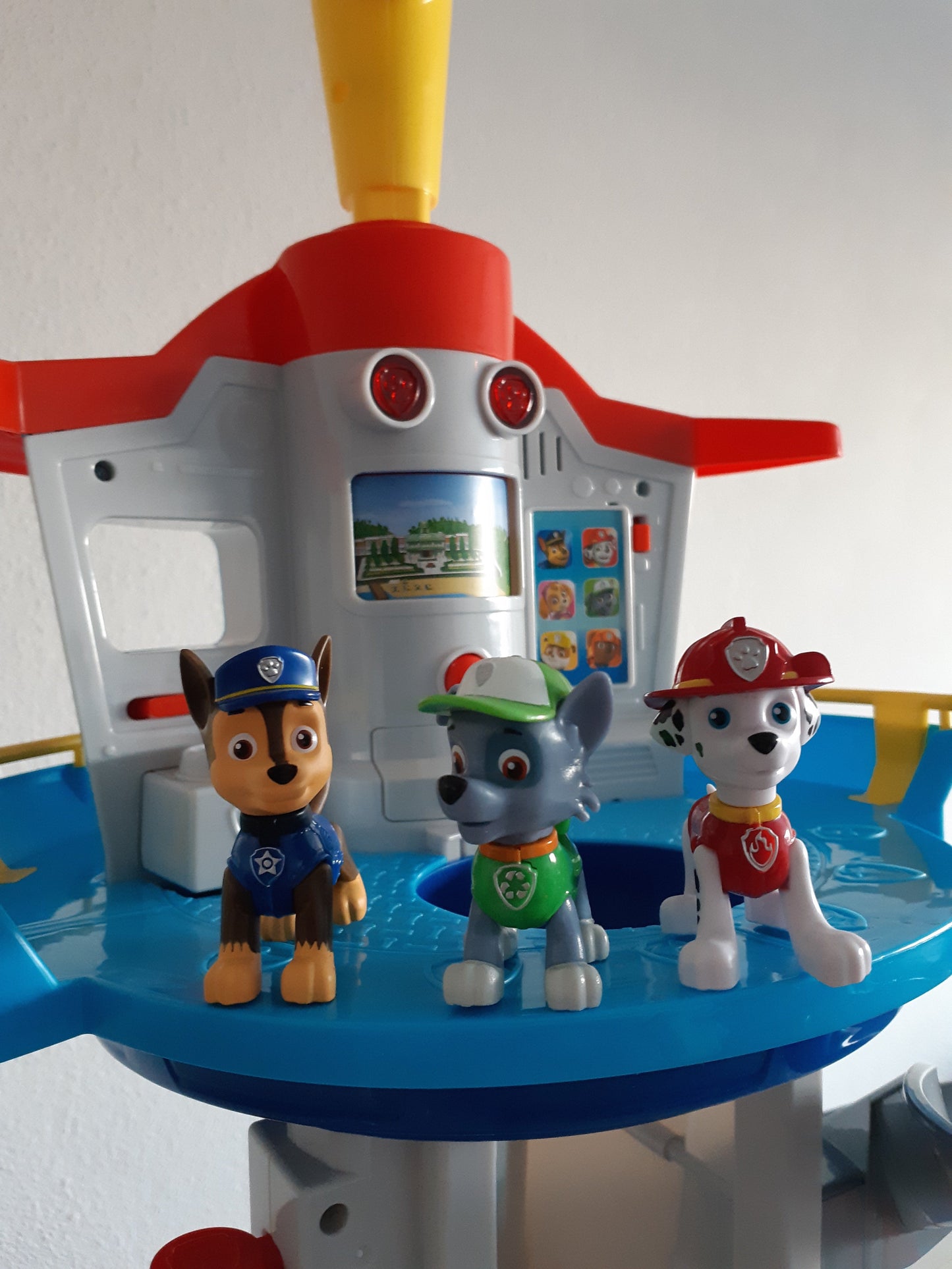 Spielzeugautoset mit Rutsche und Aussichtsturm