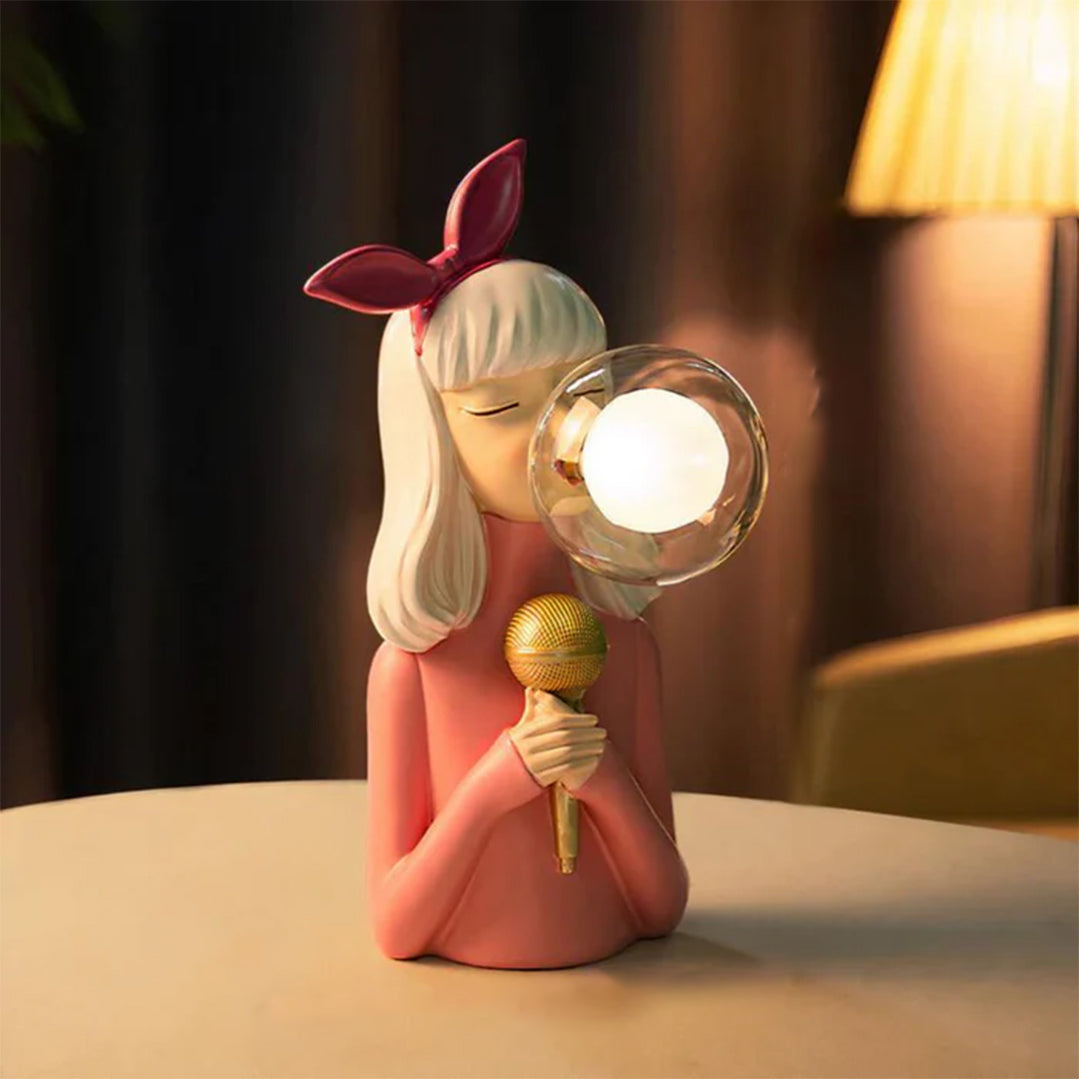 Tischlampe Figur Design aus Harz und Glas