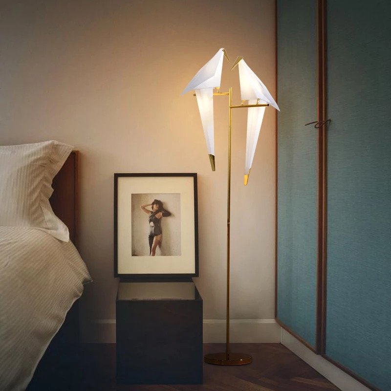 Tischlampe Vogel Design aus Metall und Kunststoff
