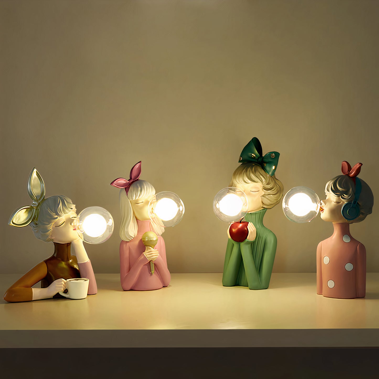 Tischlampe Figur Design aus Harz und Glas