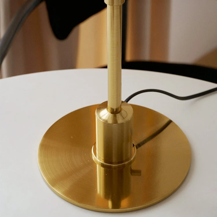 Tischlampe Glas Retro Design mit Messingfuß