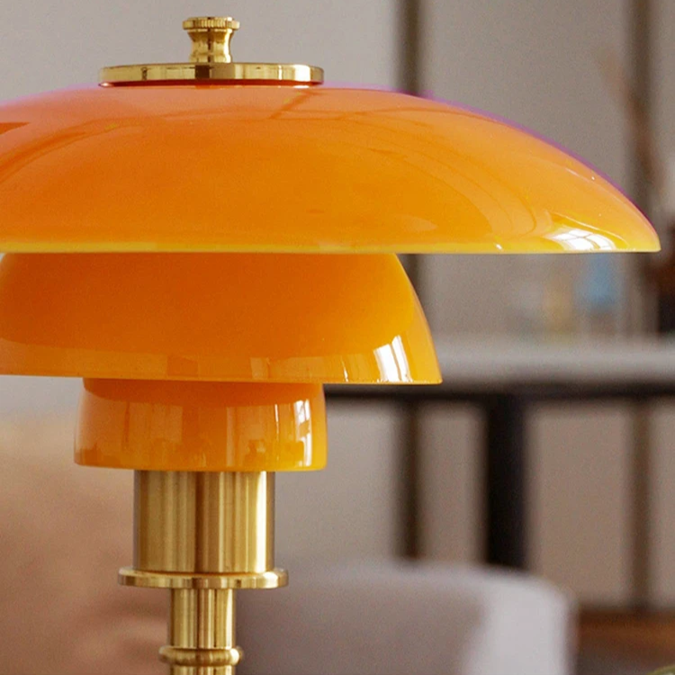 Tischlampe Glas Retro Design mit Messingfuß