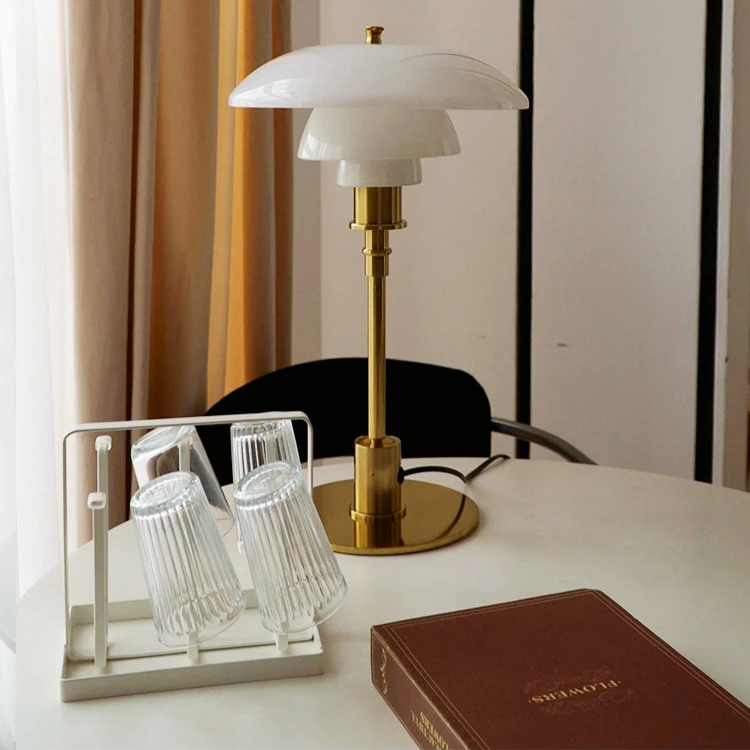 Tischlampe Glas Retro Design mit Messingfuß