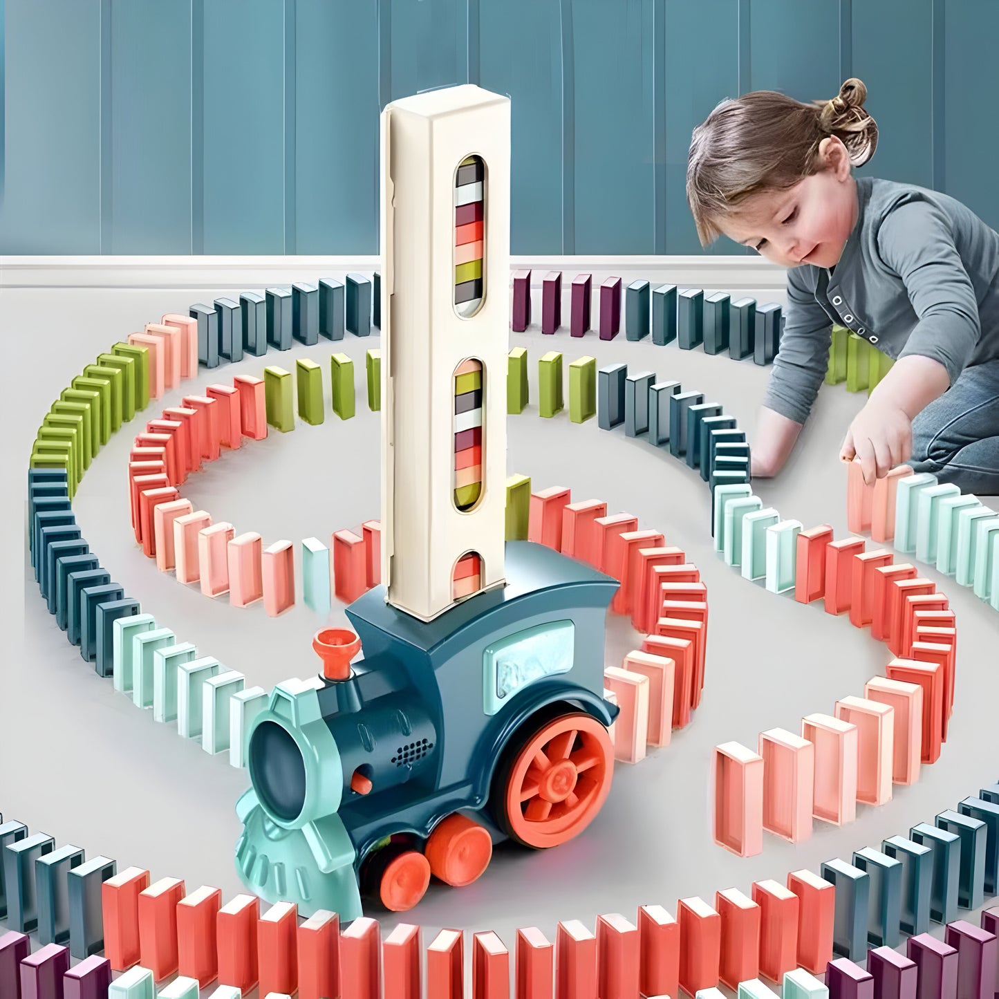 Domino Spielzeugzug mit bunten Steinen
