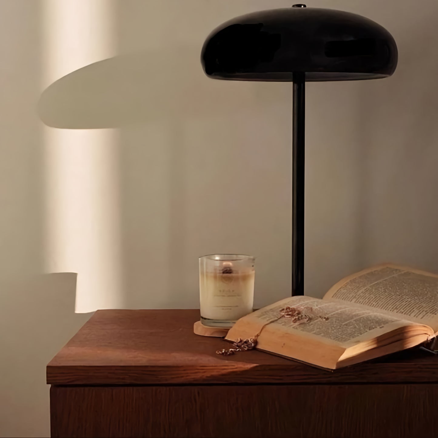 Moderne LED Tischlampe im Retro Design