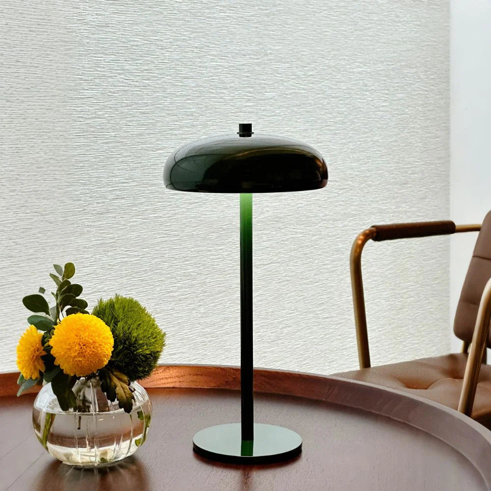 Moderne LED Tischlampe im Retro Design