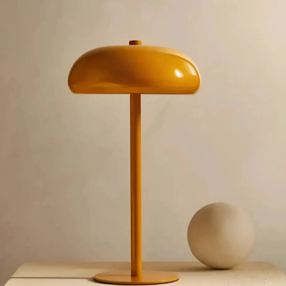 Moderne LED Tischlampe im Retro Design