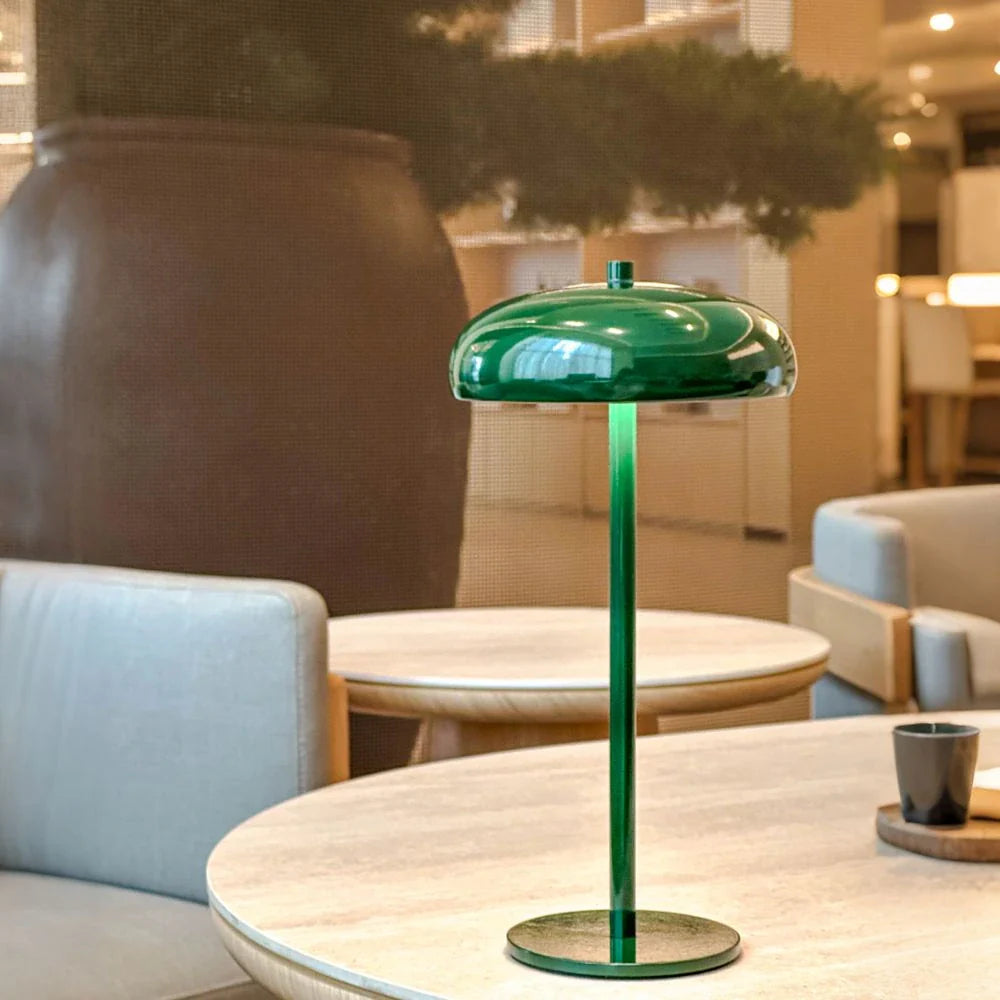 Moderne LED Tischlampe im Retro Design
