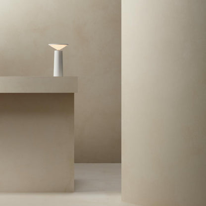 LED Tischlampe Modern Dimmbar Minimalistisches Design