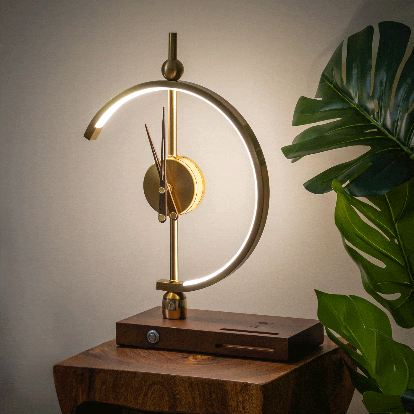 Tischlampe Holz LED mit Uhr und Ladefunktion